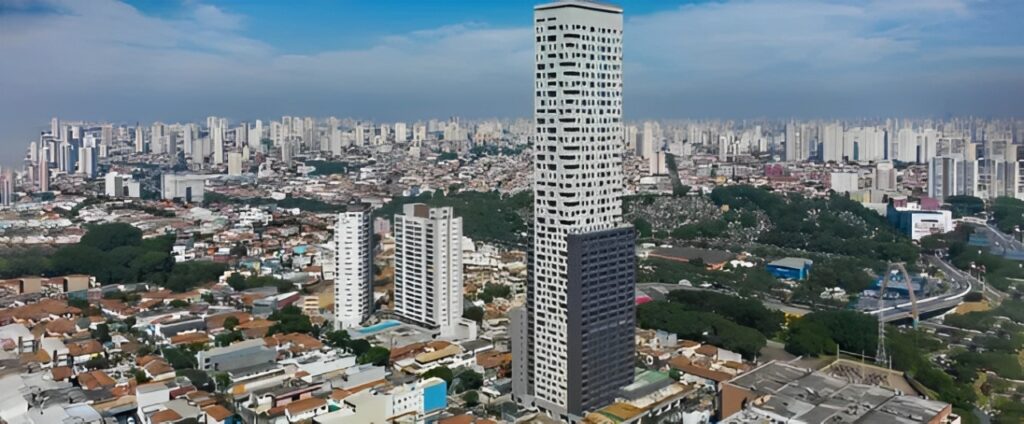 Imagem do bairro do Tatuapé com o maior prédio de são paulo.